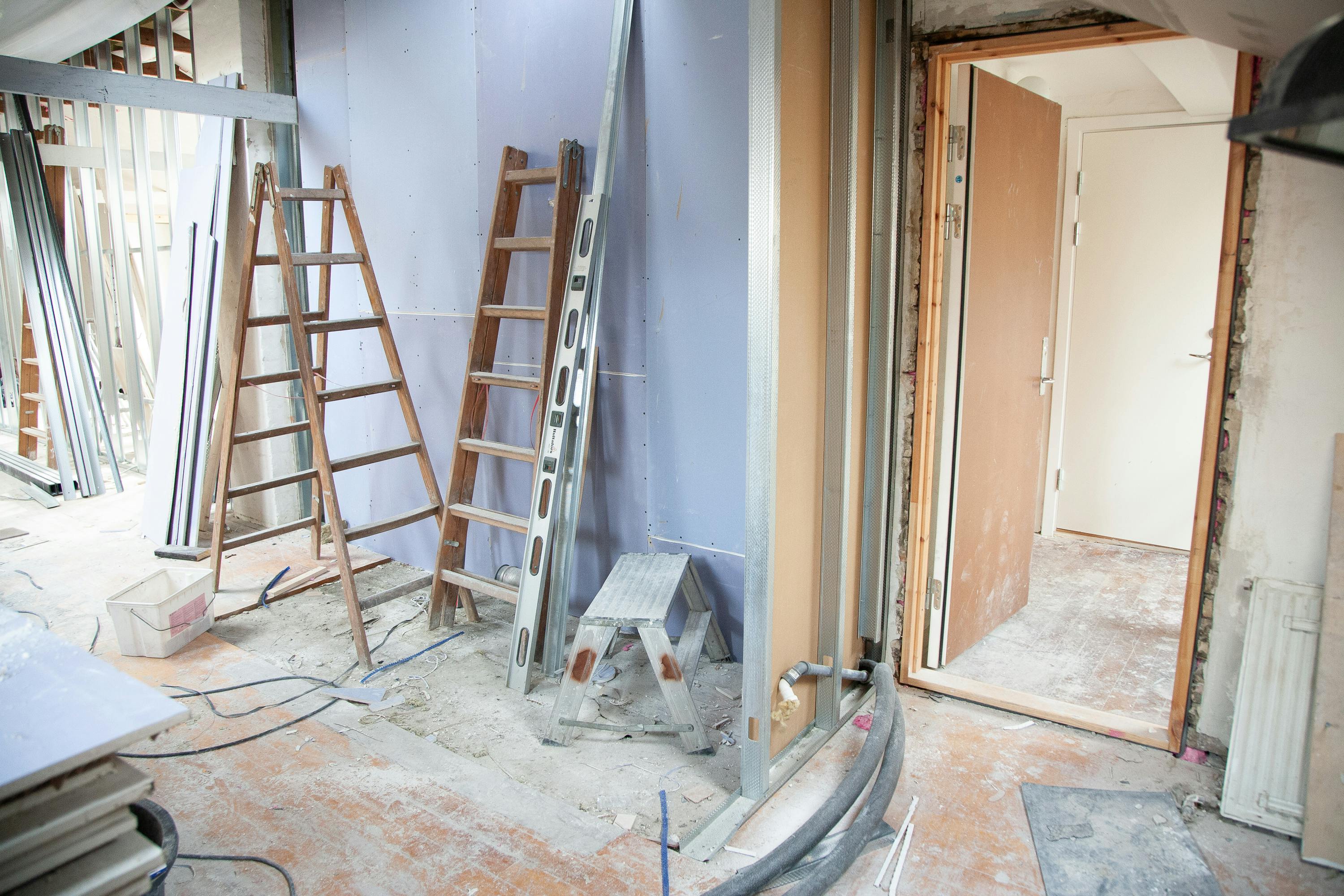 4 Reasons to Renovate an Older Home in Round Lake